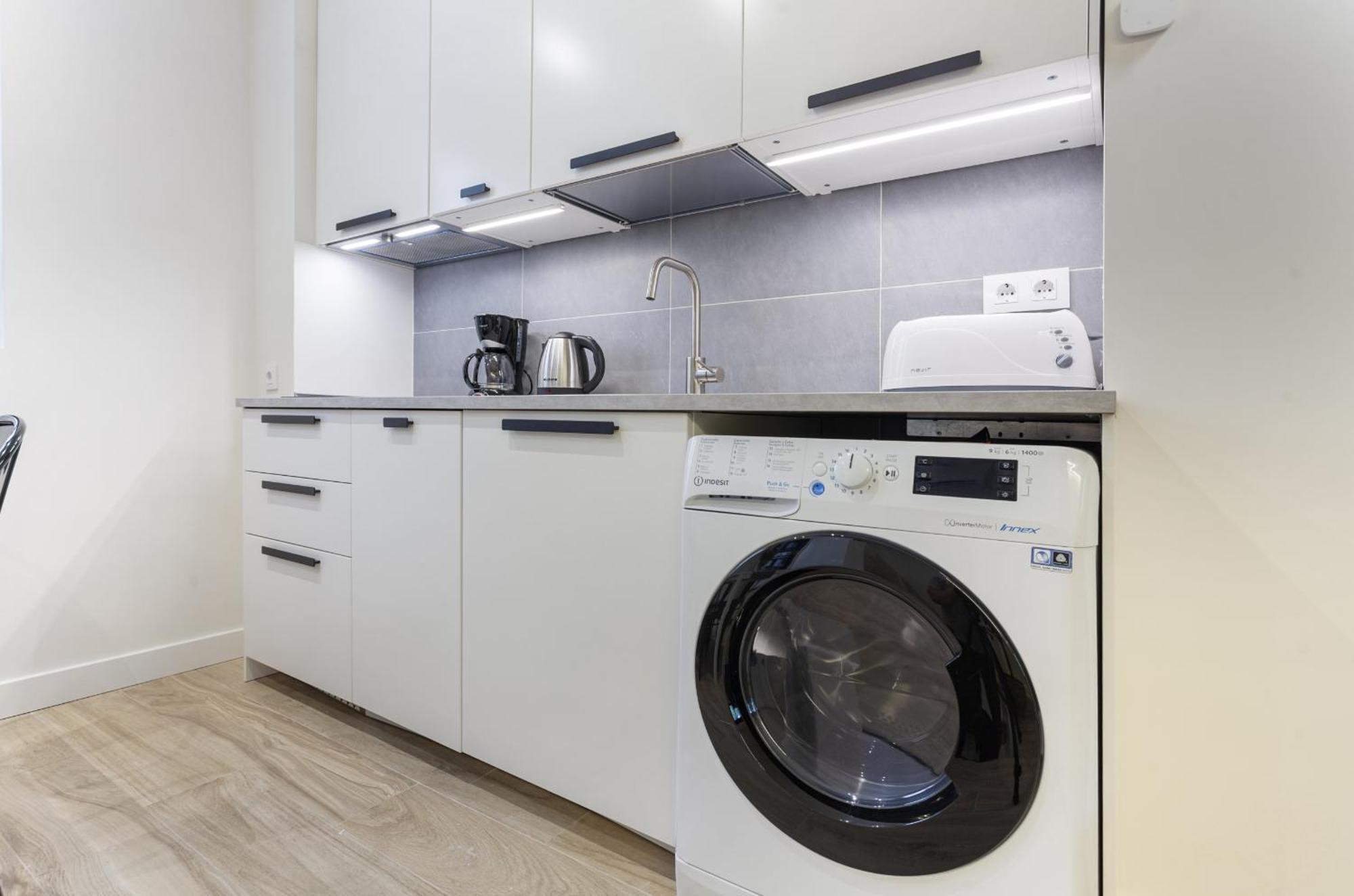Retiro V En Apartament Madryt